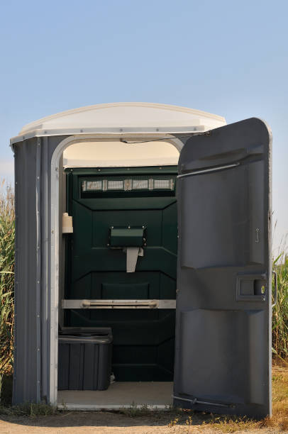 Best Porta potty rental near me  in Lewistown, IL